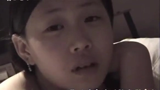 年轻短发学生头新人妹子，贫乳苗条身材，互玩69，无套女上位打桩