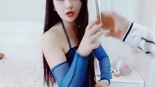 【全国探花】约了个喝完酒有点醉很骚妹子，换上情趣制服口交一直呻吟非常淫骚，很是诱惑喜欢不要错过