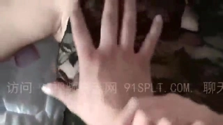 你老婆是烂逼吗 是不是操别人老婆的逼很舒服 顶到我子宫了 不行了 翘起屁屁手指插菊花 真能叫 骚话不停