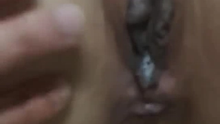 两个苗条的姐妹被大鸡巴钻了