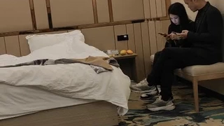 少妇做爰奶水狂喷AV18岁妹子群P盛宴