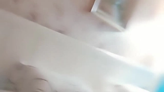 女神级性感气质大美女和2网友吃完夜宵K哥喝多了被带到酒店2人轮流啪啪,边操边用手机拍,干完还把她衣服穿好!