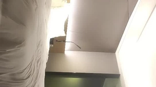 烧仙草的做法胆子真大！塞着跳蛋健身湿的都被教练发现了【完整版90分钟已上传下面】
