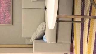 热影院闺蜜在客厅看电视自己在卧室被操