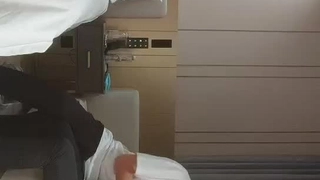 良家女同事用嫩乳给我乳交