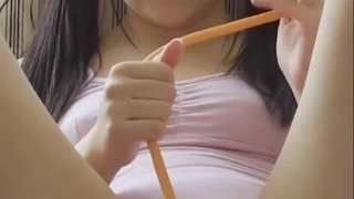 少女脱衣舞娘被猛烈地操并被内射