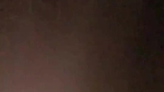戴面具的餐饮追随者在羞辱的绿帽遭遇中惊喜出现